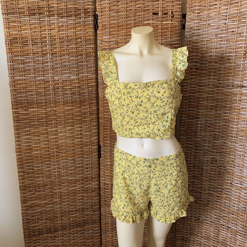 Nasty Gal Days of Flower Lives Floral Crop Top and Shorts Set Yellow - Picture 7 of 9